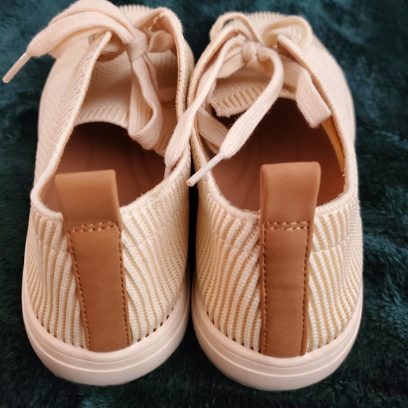 Women's Cream LUCKY BRAND Casual Sneakers - Picture 4 of 7